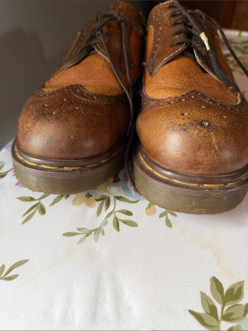 Dr. Martens Two-Tone Brown Leather Wingtip Derby Shoes Size 10 Vintage Brown